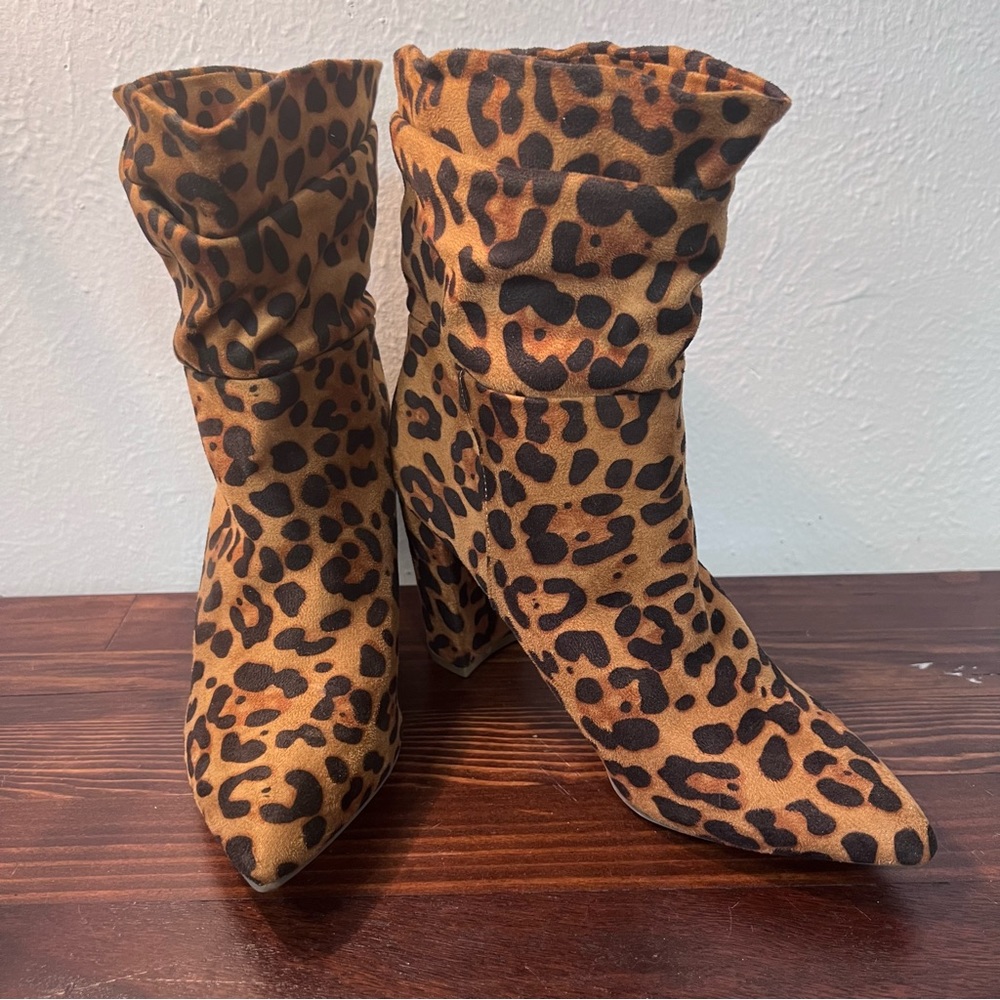BEBE Women’s Leopard print Slouch Booties Size 7.5
